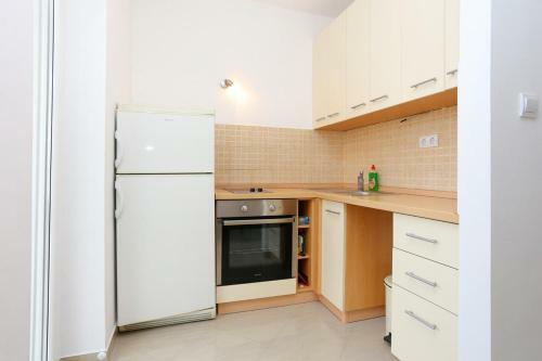 Hostal Apartments With A Parking Space Omis - 10351