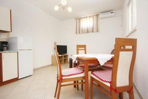 Hostal Apartments With A Parking Space Orebic (peljesac) - 10160