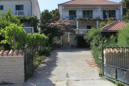 Apartments By The Sea Pasman - 8220