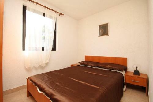 Apartments With A Parking Space Rukavac (vis) - 8920