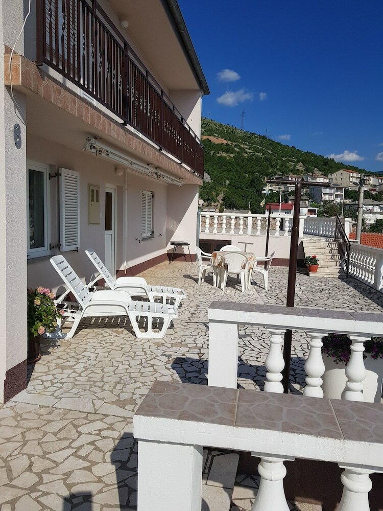 Apartment Tomljanovic