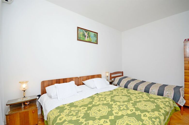 Apartment And Rooms Dragana