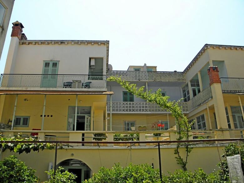 Apartment And Rooms Dragana