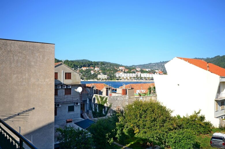 Apartment And Rooms Dragana