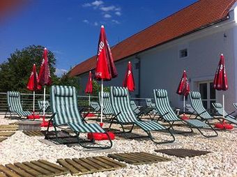 Ce Plaza Hotel