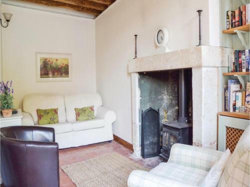 Two-bedroom Holiday Home Chinon With A Fireplace 05