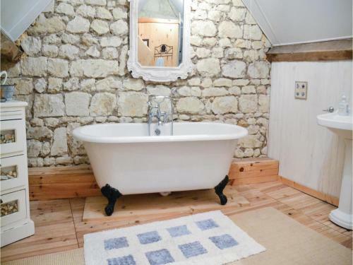 Two-bedroom Holiday Home Chinon With A Fireplace 05
