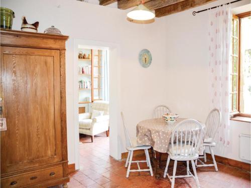 Two-bedroom Holiday Home Chinon With A Fireplace 05