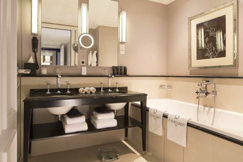 Hotel Le Burgundy Paris