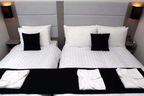 Hotel The Omega