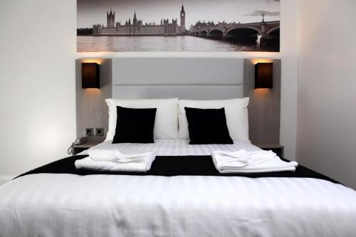 Hotel The Omega