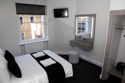 Hotel The Omega
