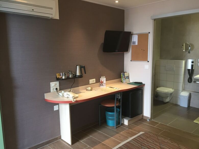Hotel Logis Au Tambour
