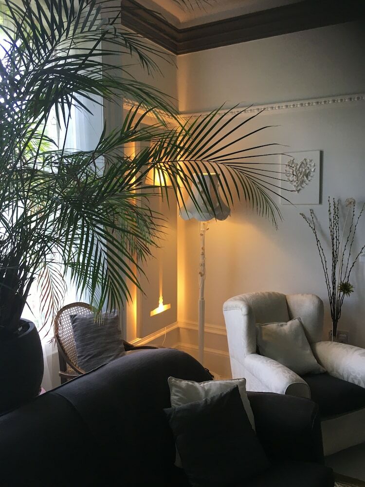 Hostal Cornerstones Guest House