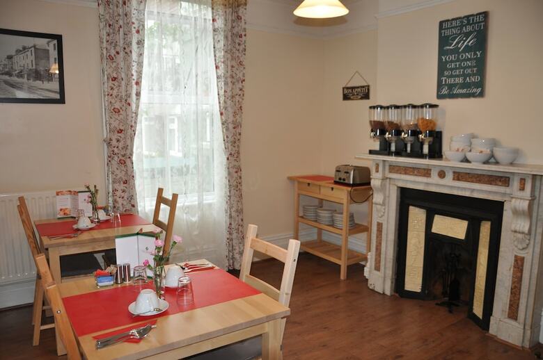 Hostal The Regent Guest House
