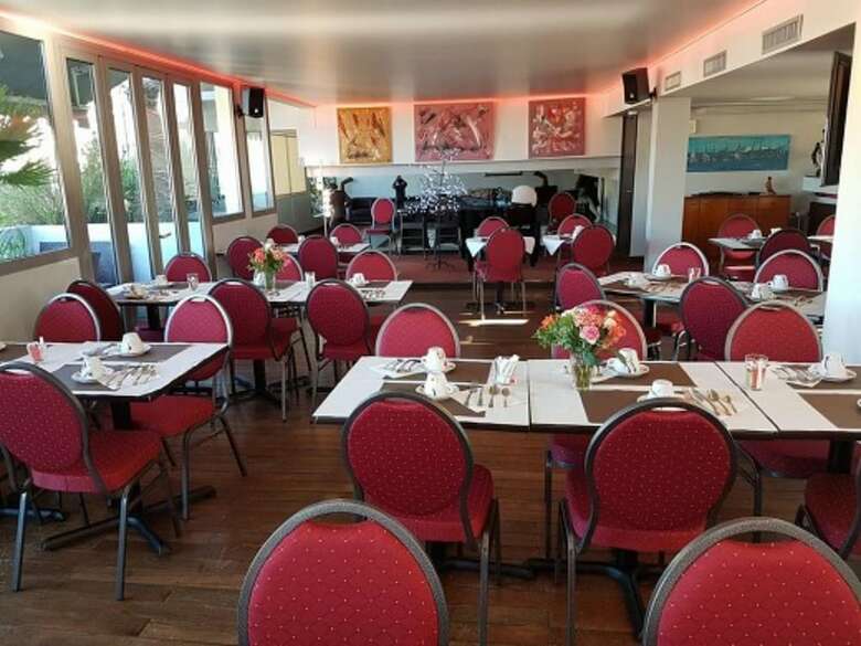 Hotel Goldstar Resort & Suites