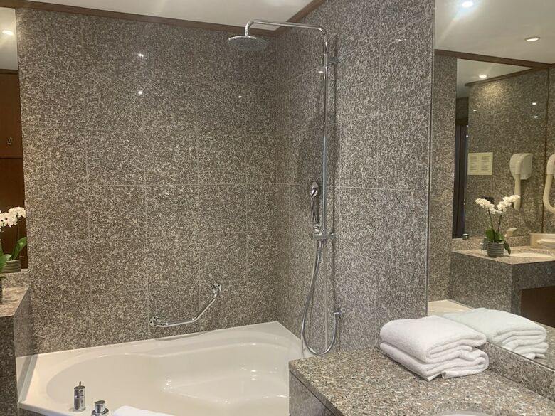 Hotel Goldstar Resort & Suites