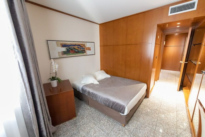 Hotel Goldstar Resort & Suites
