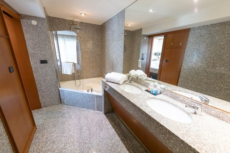 Hotel Goldstar Resort & Suites