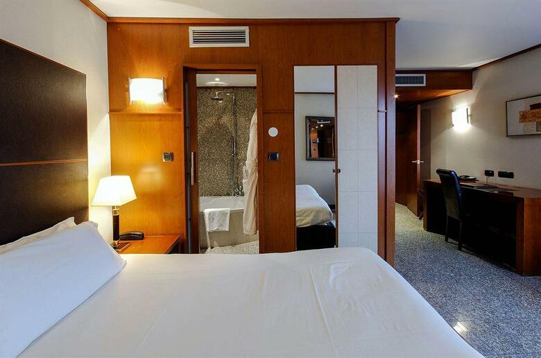 Hotel Goldstar Resort & Suites