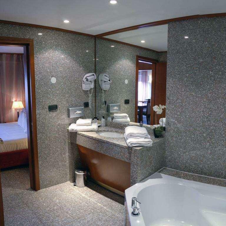 Hotel Goldstar Resort & Suites