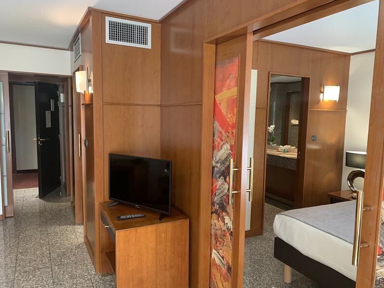 Hotel Goldstar Resort & Suites