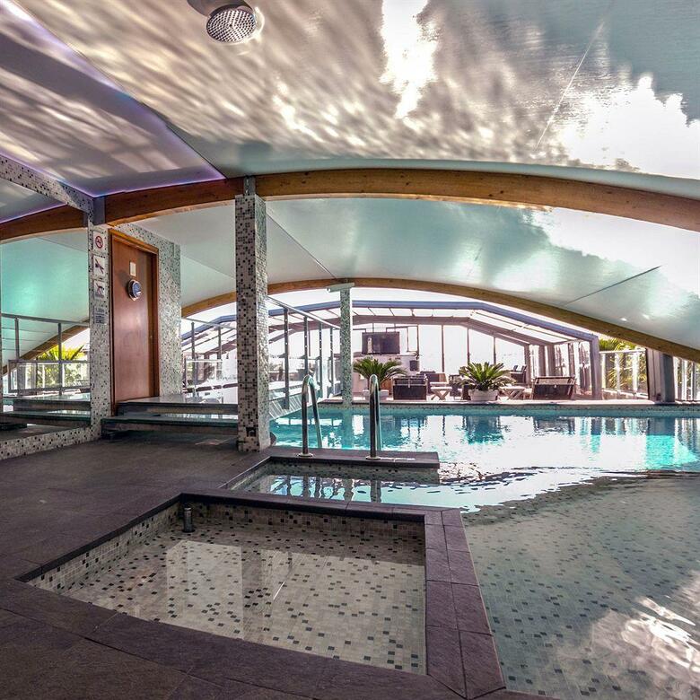 Hotel Goldstar Resort & Suites
