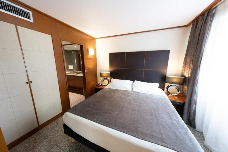 Hotel Goldstar Resort & Suites