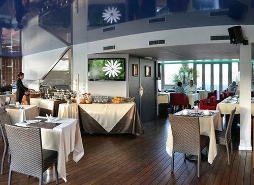 Hotel Goldstar Resort & Suites