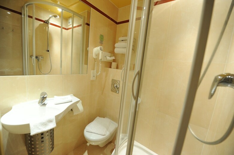 The Originals Boutique Hotel Du Vieux Saule Paris Le Marais