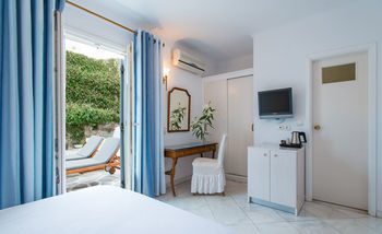 Adonis Hotel