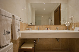 Adonis Hotel