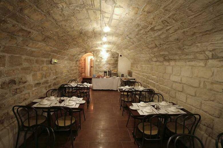 121 Paris Hotel