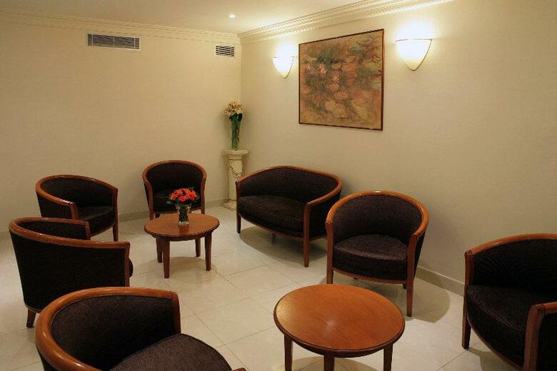 121 Paris Hotel