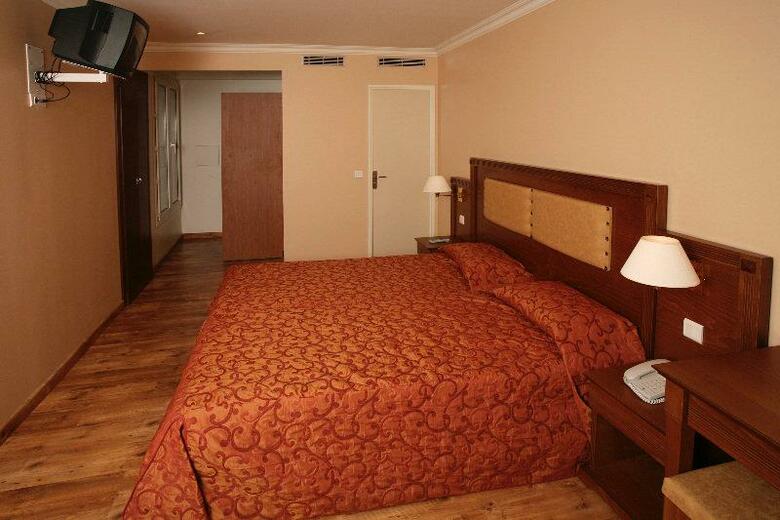 121 Paris Hotel