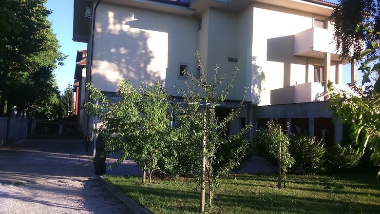 Vila Ema Apartments And Rooms