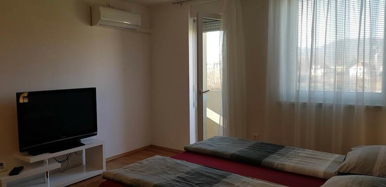 Vila Ema Apartments And Rooms