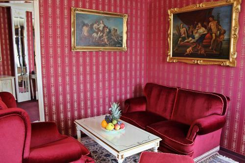 Palais Porcia Hotel