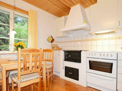 Three-bedroom Holiday Home In Vissefj�rda