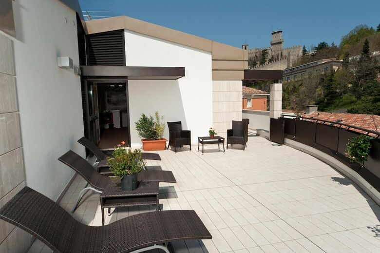 Hotel Joli