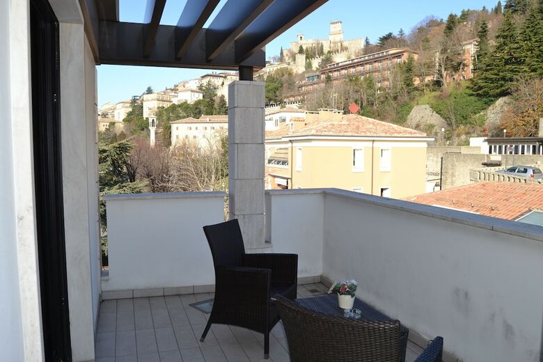 Hotel Joli