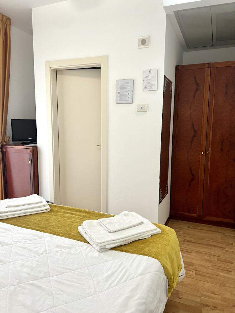 Hotel Joli