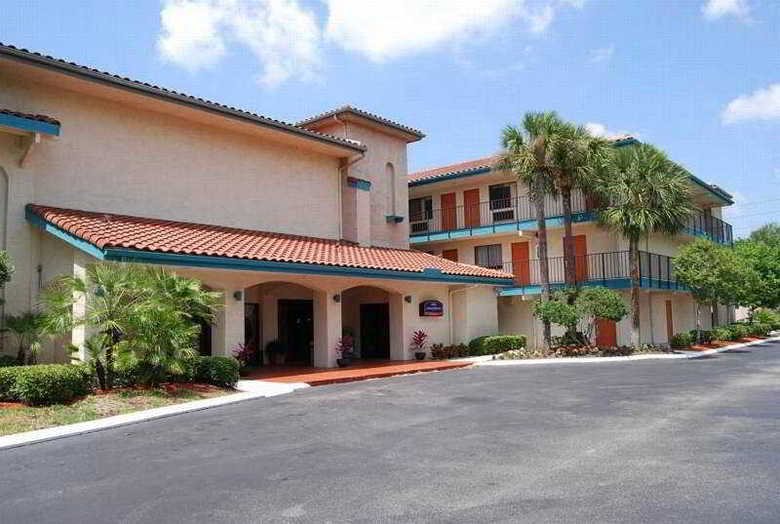 Hotel Howard Johnson Inn And Suites