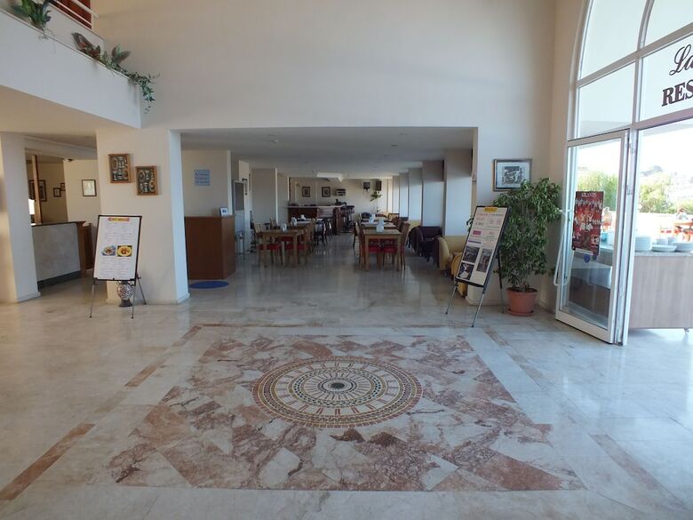 Tuntas Apart Hotel Kusadasi