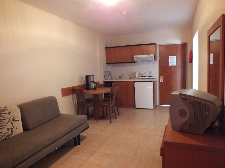 Tuntas Apart Hotel Kusadasi