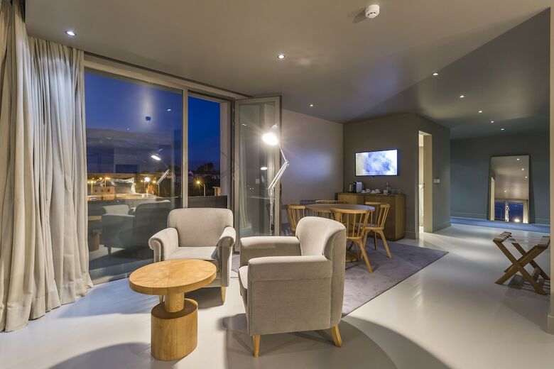 Villa C Hotel & Spa
