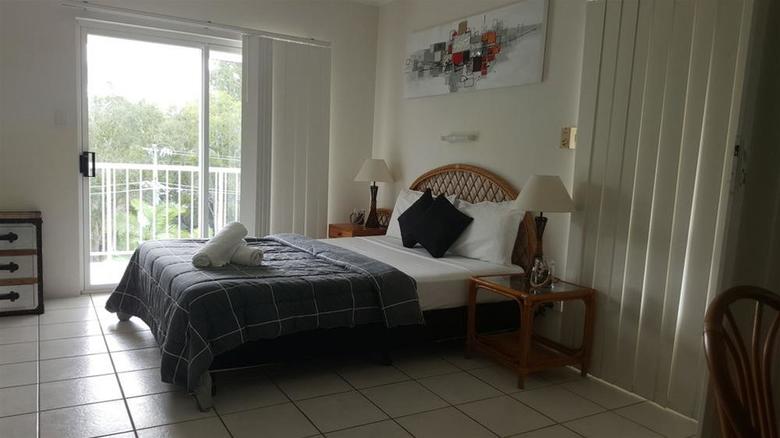 Hotel Golden Sands Beachfront Resort