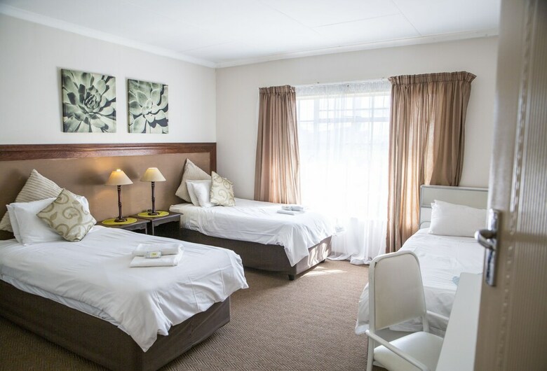 Hostal Ons Dorpshuis Guesthouse