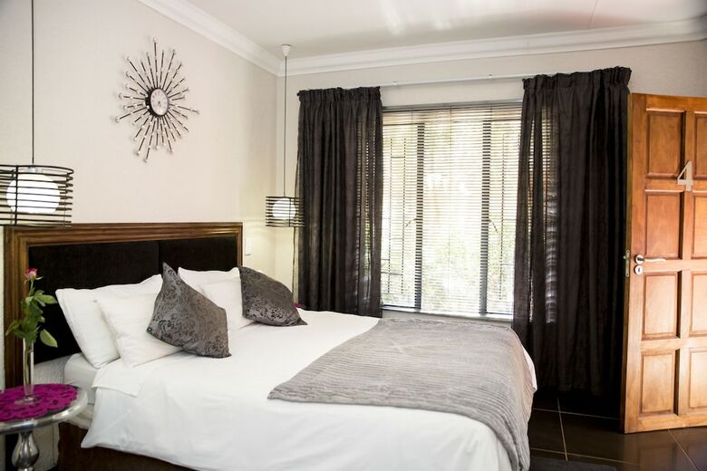 Hostal Ons Dorpshuis Guesthouse