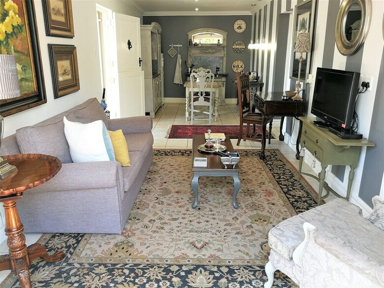 Hostal At 98 On Lynburn Guest House